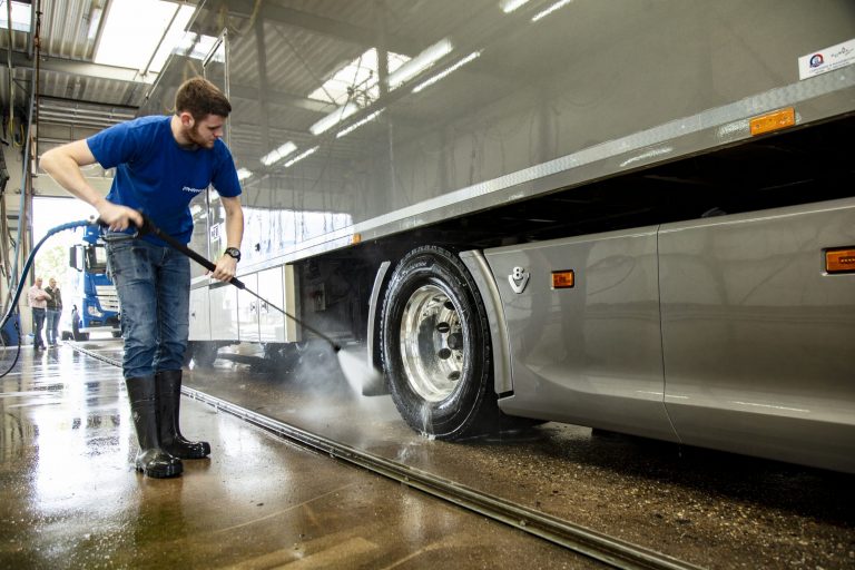 Blog: Risk of tarnishing aluminum in car & truck wash